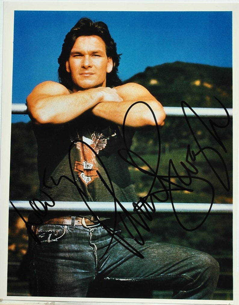 PATRICK SWAYZE SIGNED Photo Poster painting Road house Black Dog Ghost Dirty Dancing wcoa