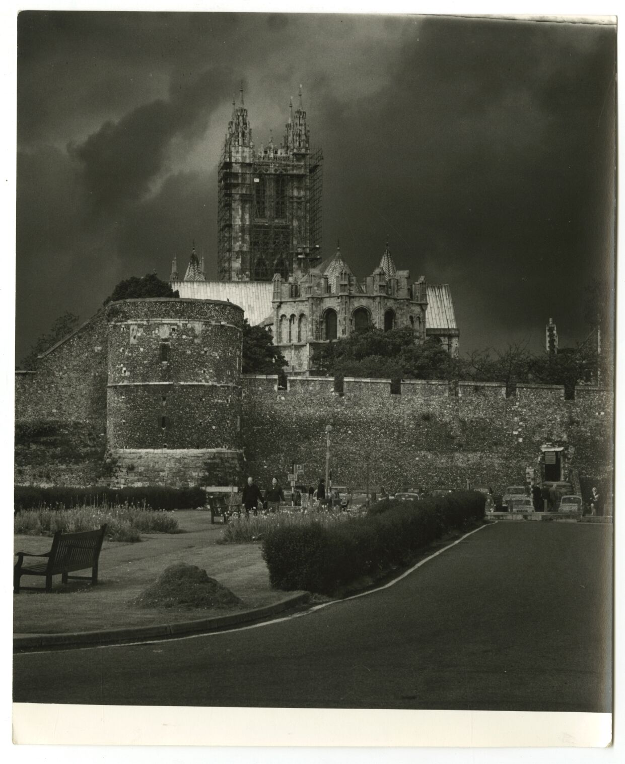 Canterbury Cathedral - Vintage 8x10 Publication Photo Poster paintinggraph - England