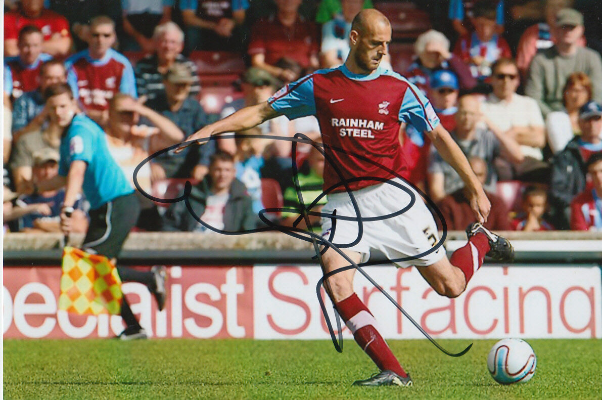 SCUNTHORPE HAND SIGNED ROB JONES 6X4 Photo Poster painting 2.