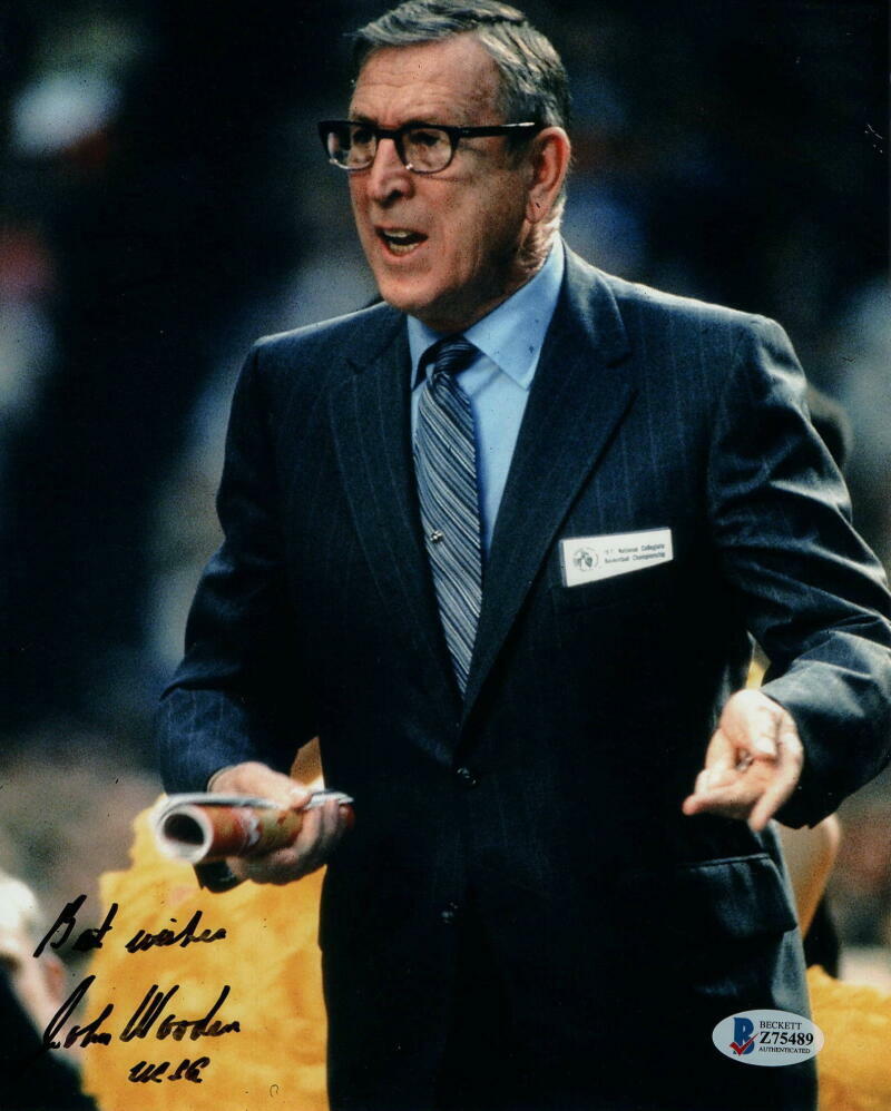 JOHN WOODEN SIGNED AUTOGRAPH 8x10 Photo Poster painting UCLA HOF COACH BASKETBALL LEGEND BECKETT