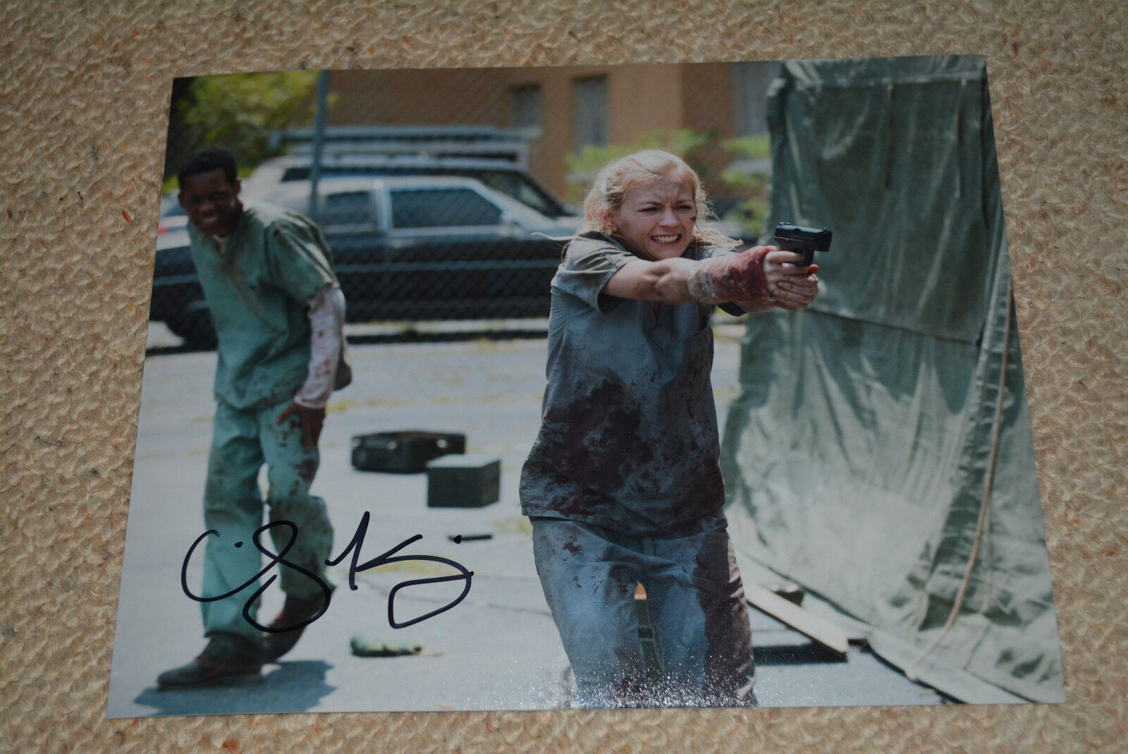 EMILY KINNEY signed autograph In Person 8x10 (20x25 cm) THE WALKING DEAD Beth