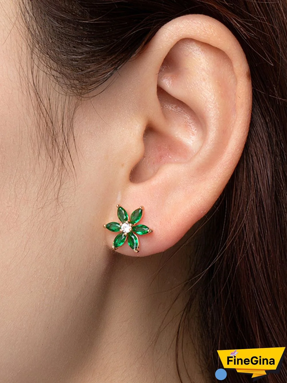 Commuter Simple Green Zircon Petal Earrings