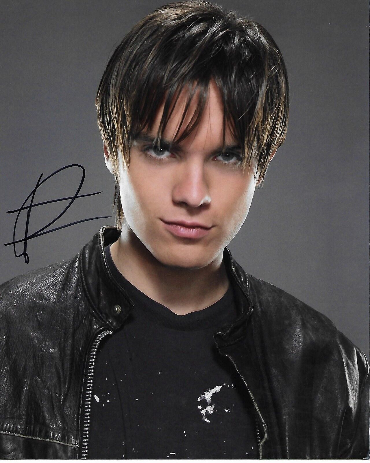 THOMAS DEKKER TERMINATOR SHOW AUTOGRAPHED Photo Poster painting SIGNED 8X10 #5 JOHN CONNOR