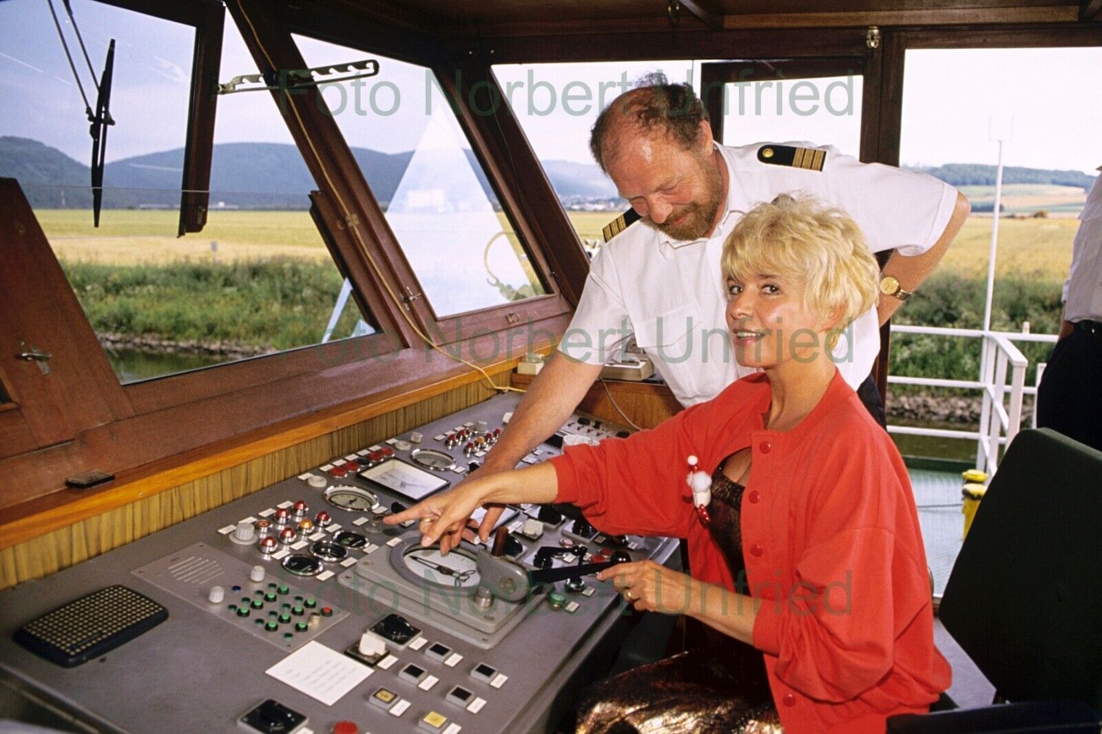 Ingrid Steeger - Schiffsbrücke - Foto 20 x 30 cm ohne Autogramm (Nr 2-20