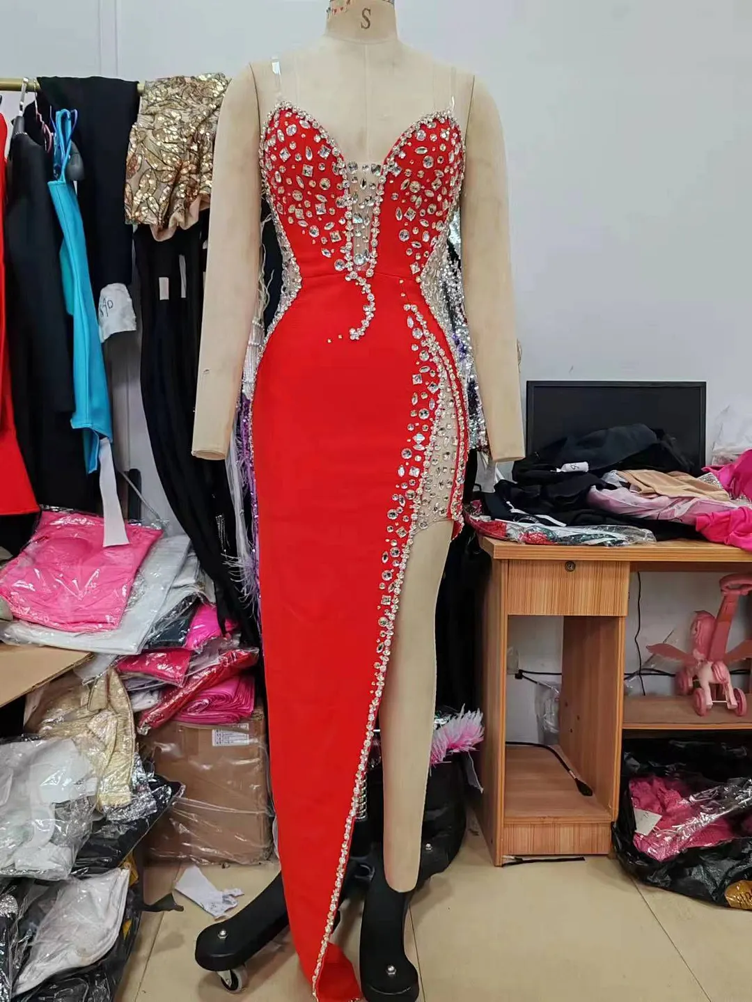 Brownm Spring 2023 New Long Fashion Dress Velvet Sexy High Open Nails Heavy Industry Luxury