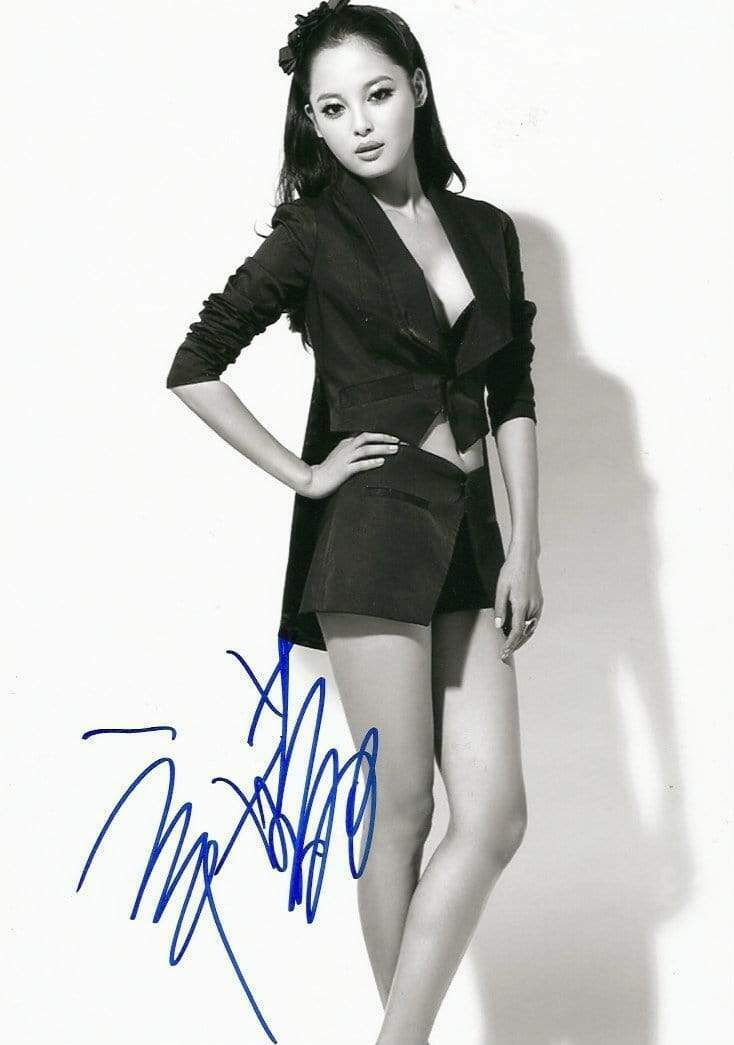 Xin Zhilei ACTRESS autograph, In-Person signed Photo Poster painting