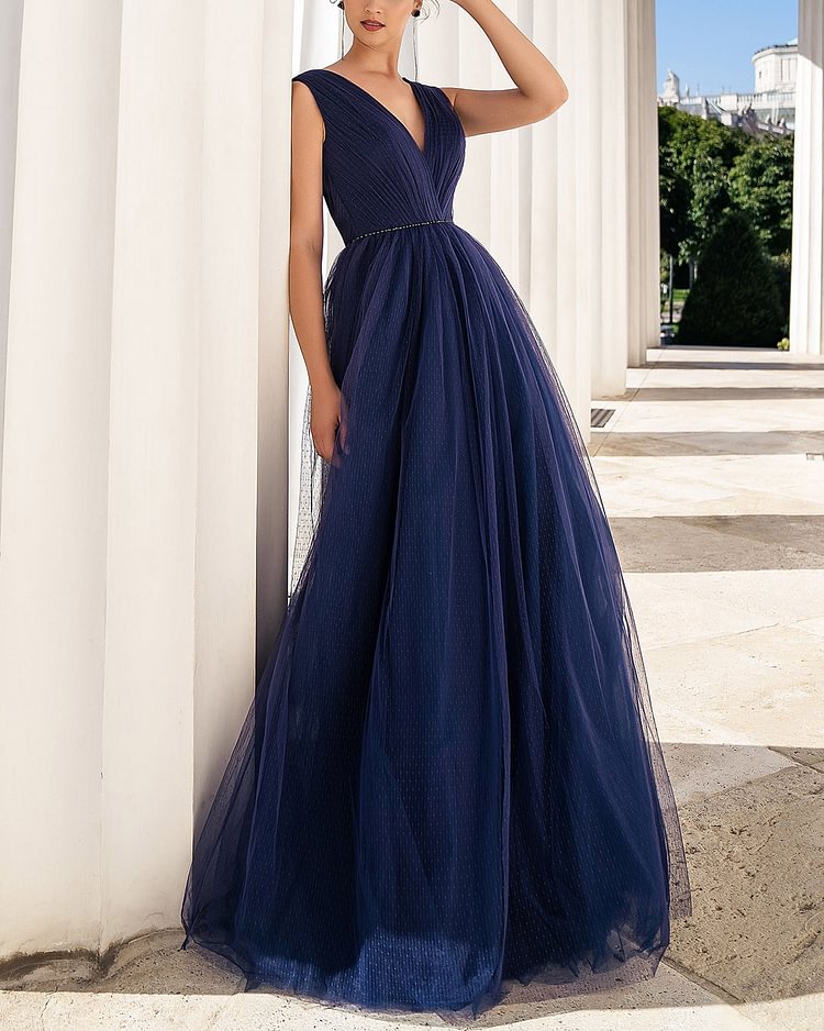Elegant V-neck tulle maxi dress gown