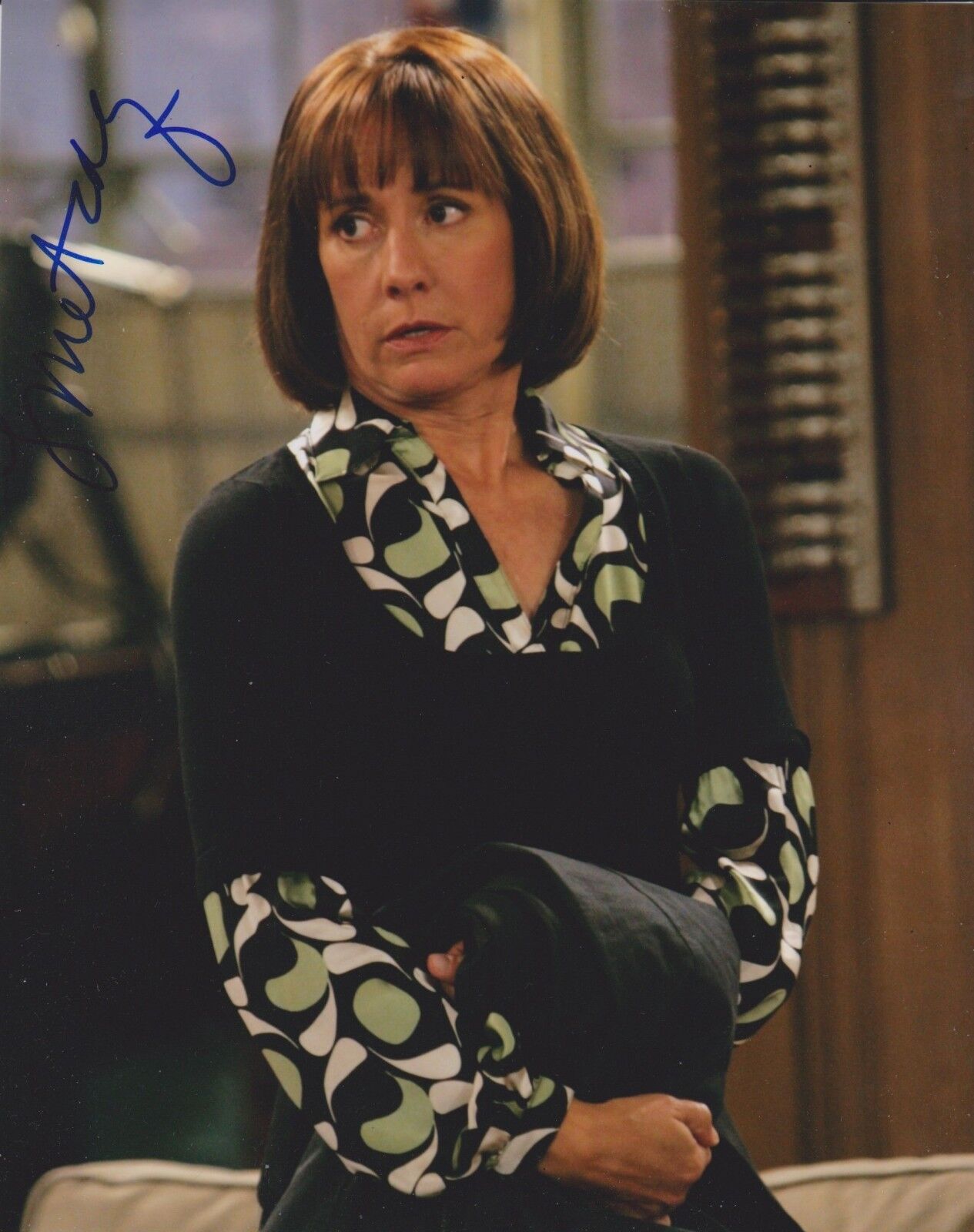 Laurie Metcalf Signed The Big Bang Theory 10x8 Photo Poster painting AFTAL