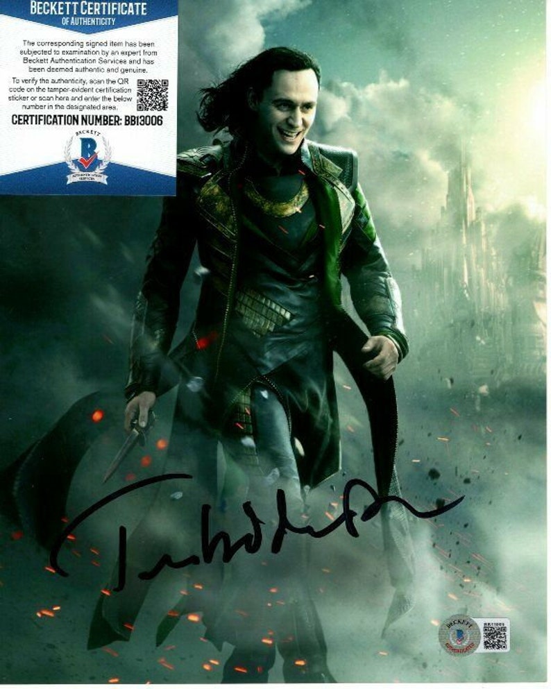 Tom hiddleston signed 8x10 the avengers loki Photo Poster painting beckett bas