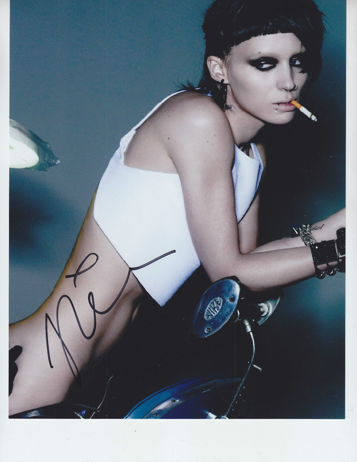 Rooney Mara - GIRL WITH THE DRAGON TATTOO - signed 8x10