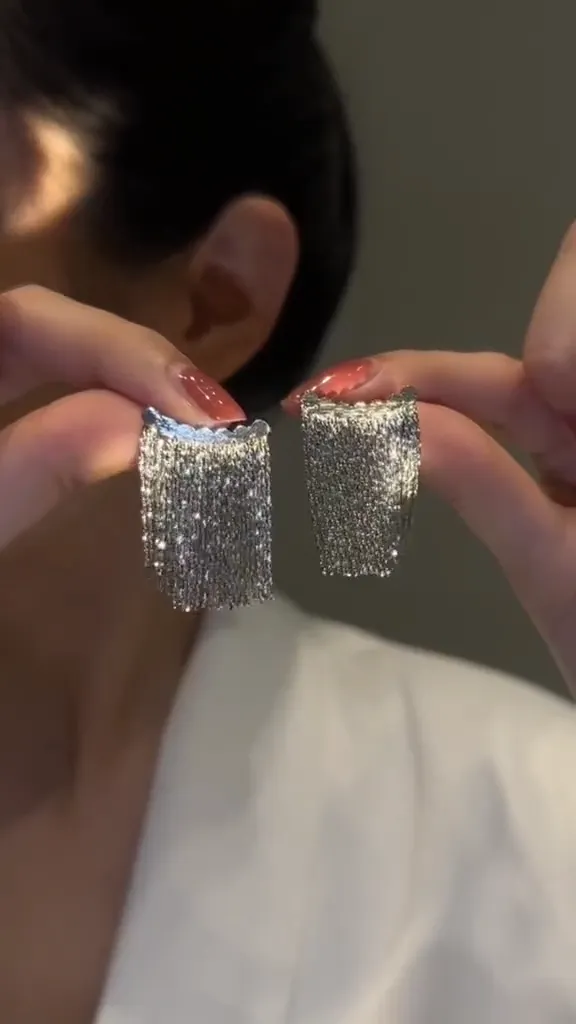 Arc-shaped tassel earrings
