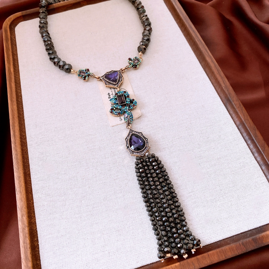 Vintage diamond-encrusted teardrop pendant earrings and necklace retro-style luxury sweater chain exquisite jewelry set for women