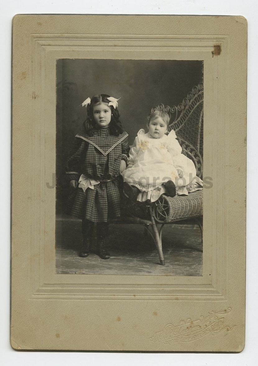 Early 20th Century Vernacular Photo Poster paintinggraphy - Mounted Photo Poster paintinggraph - Young Children