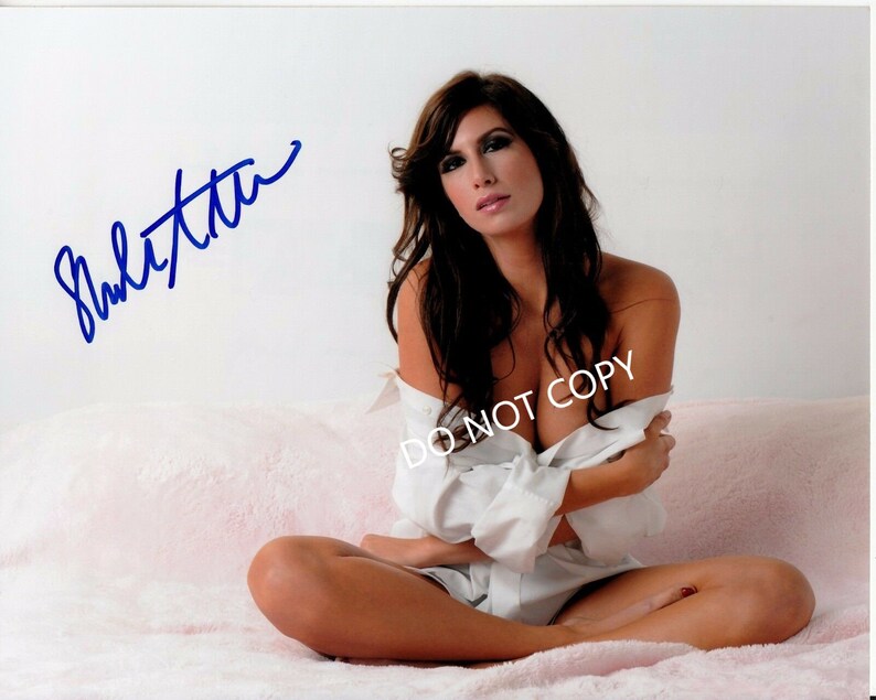 SHANNAH TAYLOR 8 x10 20x25 cm Autographed Hand Signed Photo Poster painting