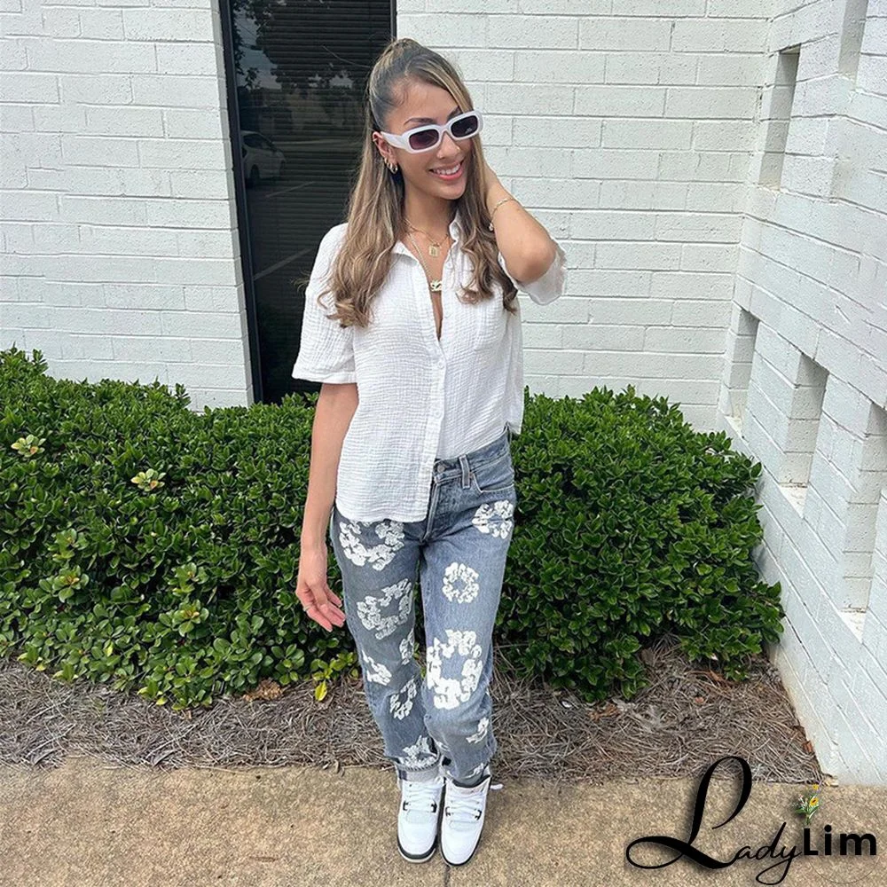 Women Daisy Print High Rise Denim Straight-Leg Pants