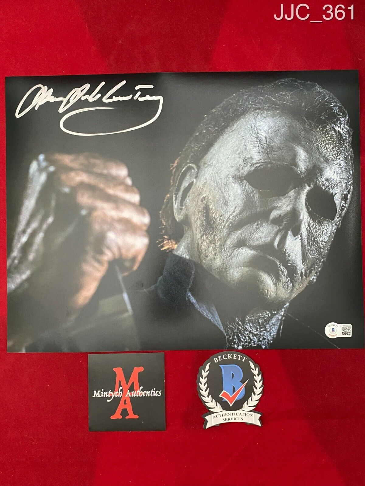 JAMES JUDE COURTNEY SIGNED 11x14 Photo Poster painting! HALLOWEEN KILLS! MICHAEL MYERS! BECKETT!