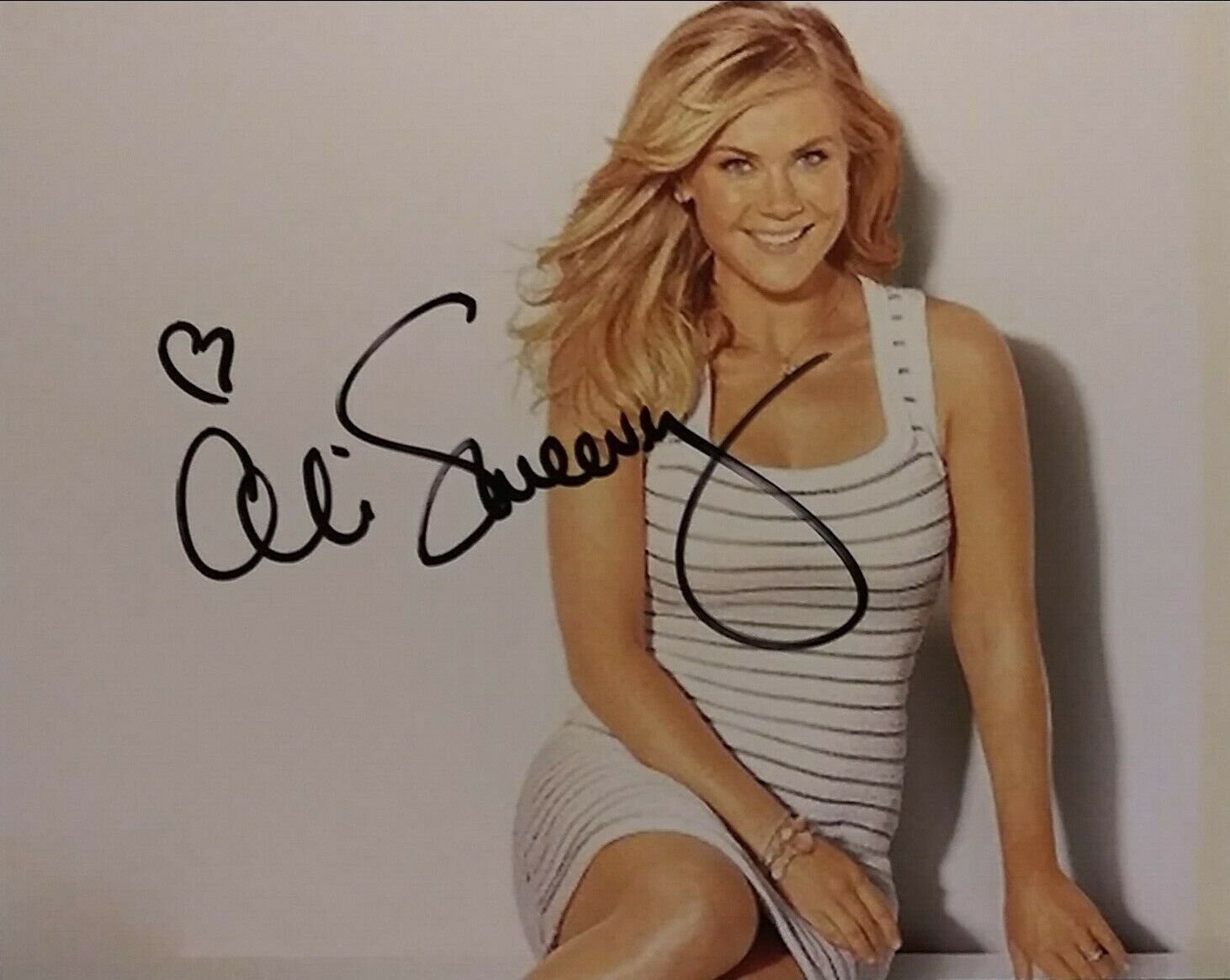 Alison Sweeney signed 8x10