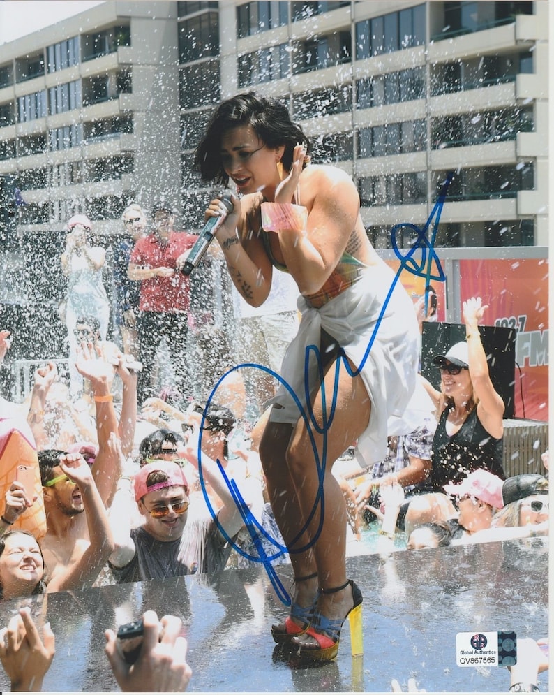 Demi Lovato Singer Actress 8 x10 Autographed Hand Signed Photo Poster painting