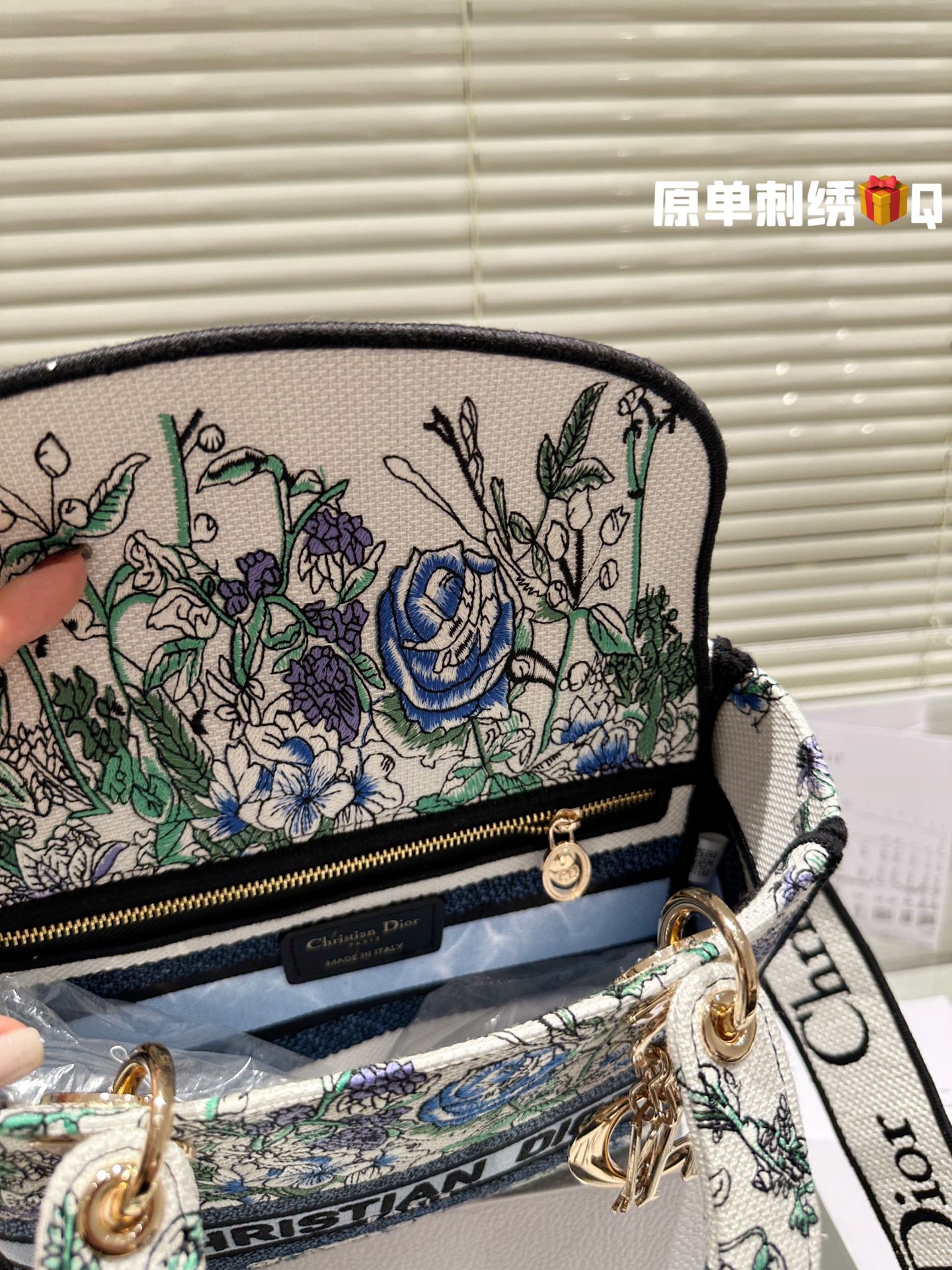 CD travel star women bag 8abc039538da706f31394c08081afa35