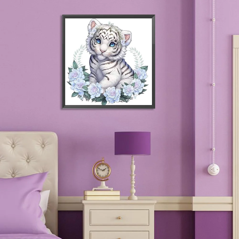 Full Round Diamond Painting 30*30cm - White Tiger Cub With Garland