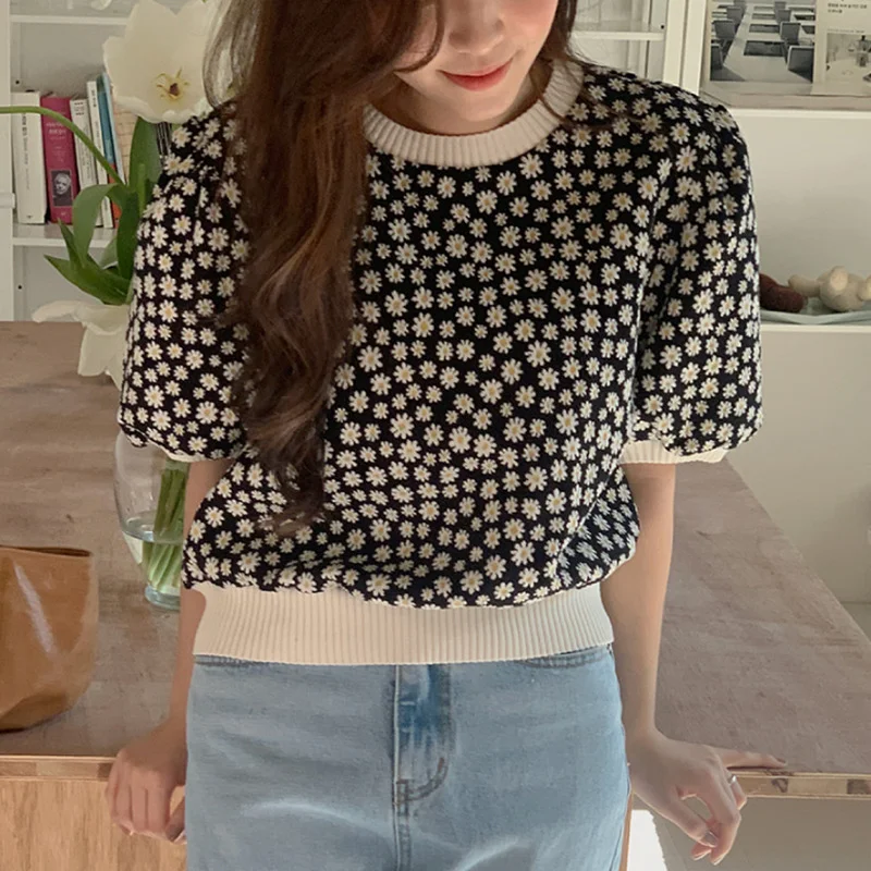 Uveng Uveng Version Of The Hottie Chic Daisy Knitting Bubble Sleeve T-Shirt 2023 Summer New Short-Sleeved Temperament Blouse