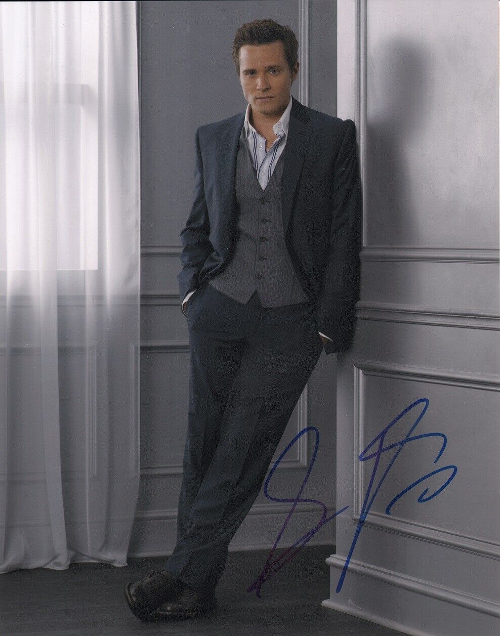 ~~ SEAMUS DEVER Authentic Hand-Signed CASTLE