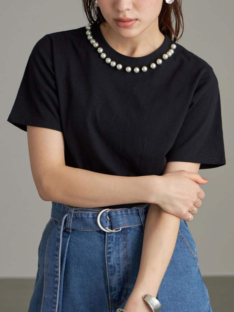 Pearl Trim Round Neck Short Sleeve Solid Color T-shirt