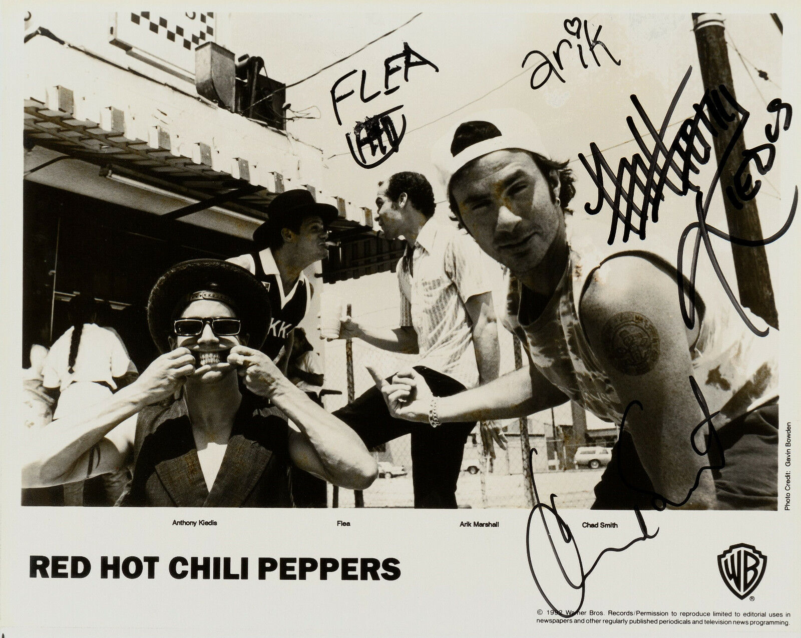 RED HOT CHILI PEPPERS Signed Photo Poster paintinggraph - Rock Musicians / Band - preprint