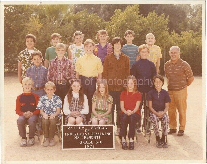 1970's CLASS PICTURE 8 x 10 FOUND Photo Poster painting Color Original Portrait Vintage 08 18 H