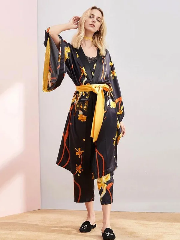 25 MOMME Kimono avec pyjama en soie noir imprimé 1