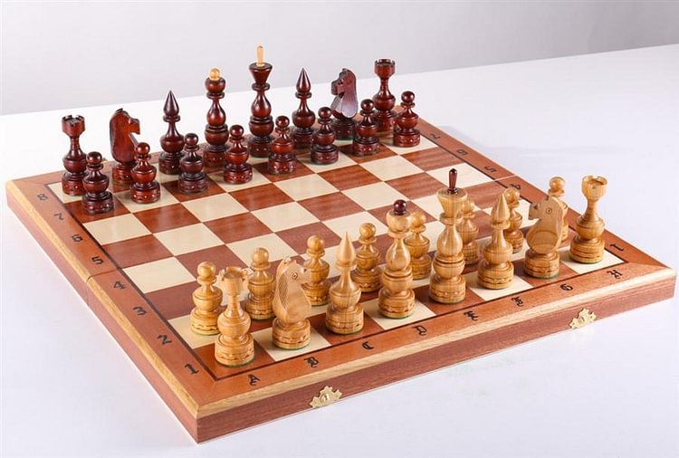 19.5" Debiut Wooden Chess Set