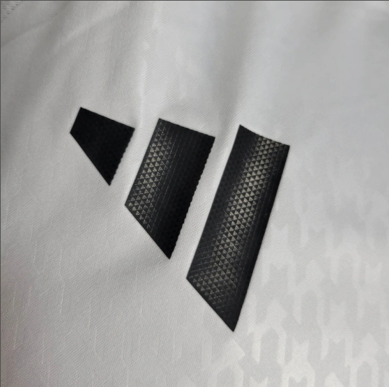 24/25 Real Madrid White Player Version Football T-Shirt Thai Quality