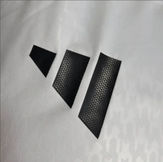 24/25 Real Madrid White Player Version Football T-Shirt Thai Quality