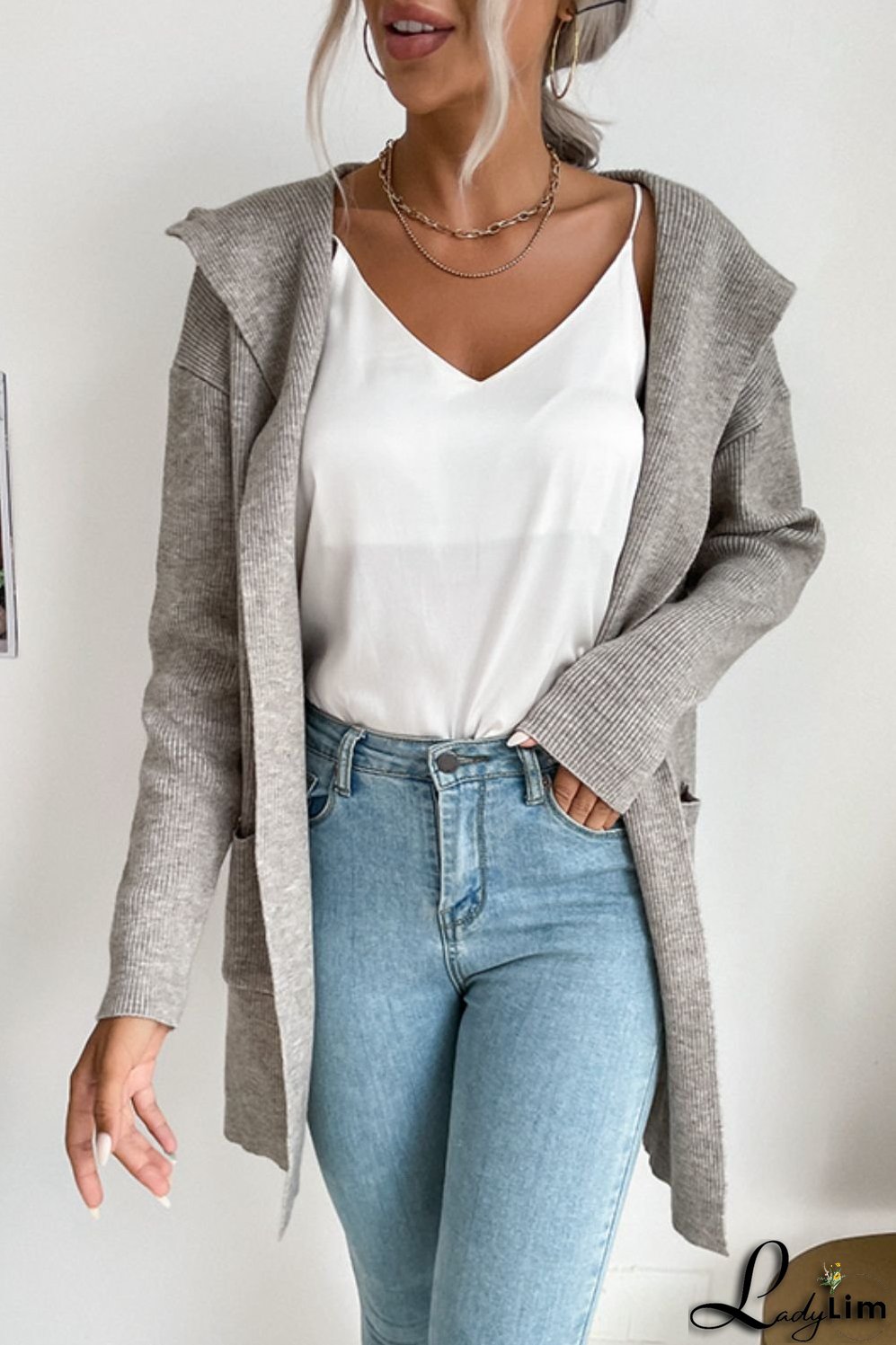 Effortless and Trendy Cardigan