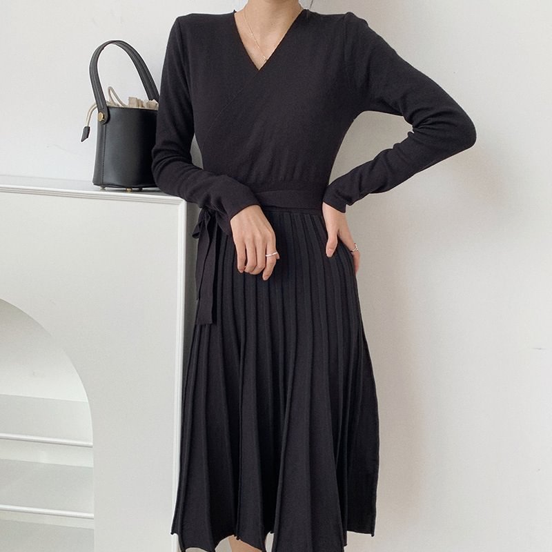Temperament V-Neck Pleated Knitted Dress