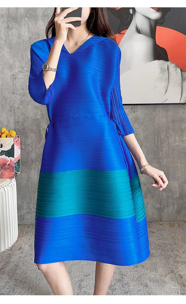 Stylish Blue V-neck Drawstring Waist Three-quarter Sleeve Pleated Dress