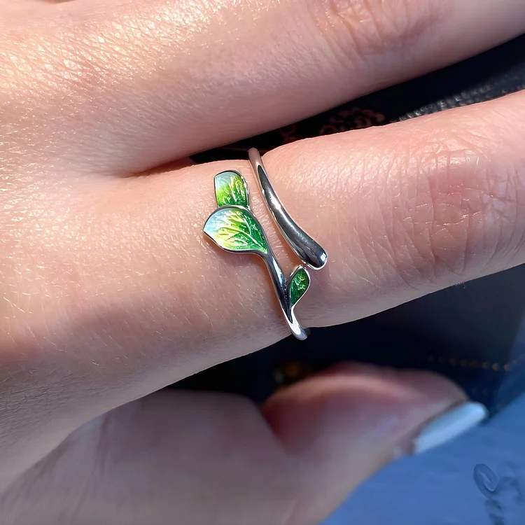 Dainty Green Leaf Ring