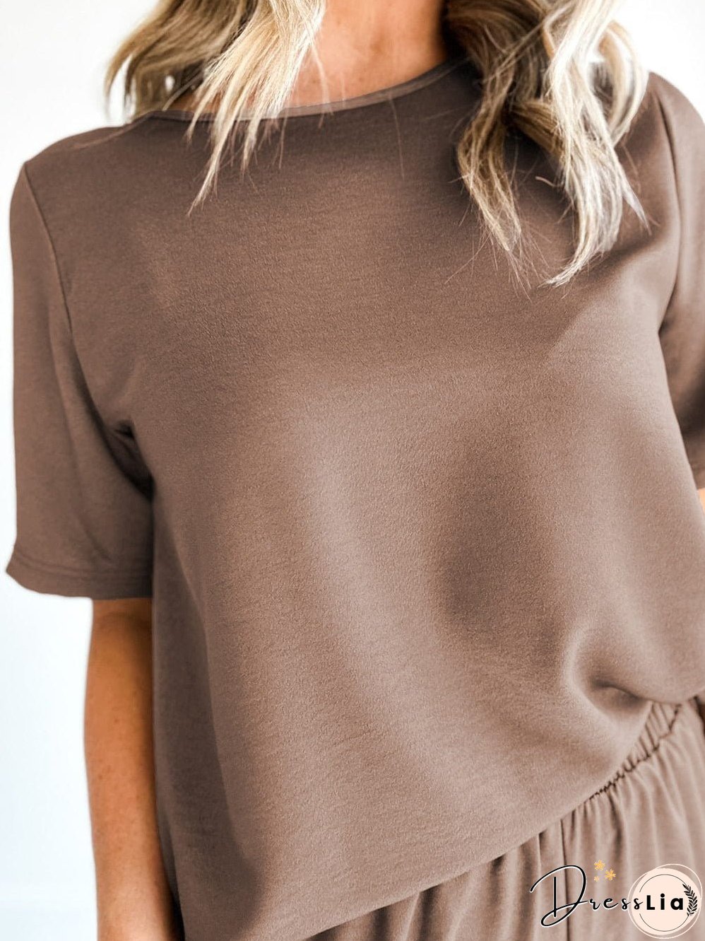 Relaxed and Stylish: Two-Piece Set for Weekend Wear