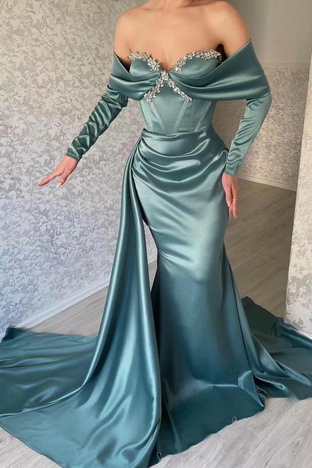 Amazing Sweetheart Portrait Long Sleeves Mermaid Prom Dress With Rhinstone Ruffles |Ballbellas Ballbellas