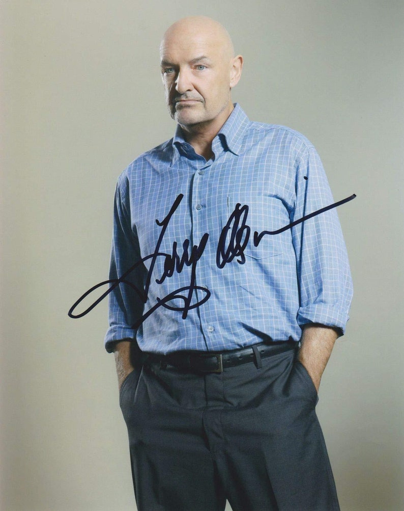 Terry O'Quinn Signed Autographed 'Lost' Glossy 8x10 Photo Poster painting - COA Matching Holograms