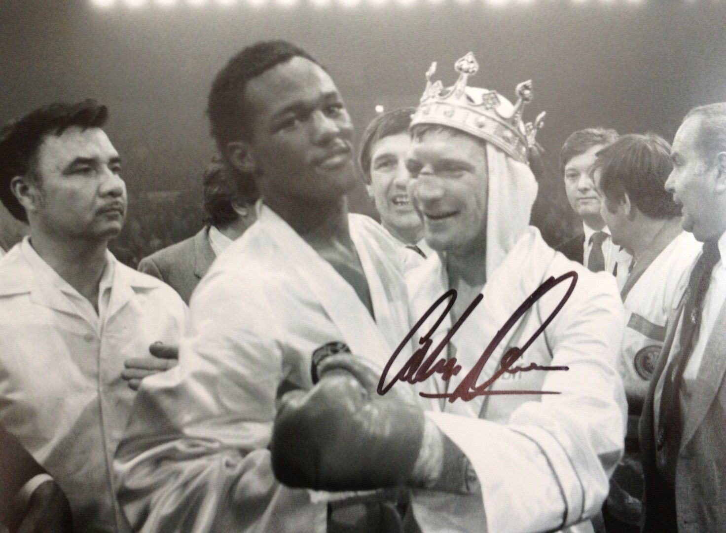 COLIN JONES - GREAT WELSH BOXER - EXCELLENT SIGNED B/W CHAMPIONSHIP Photo Poster paintingGRAPH