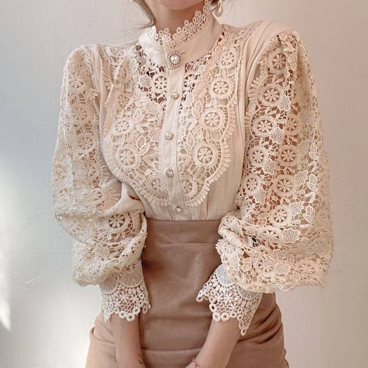 Sonicelife Early Autumn New French style loose fitting and unique button heavy work lace cut out flower patchwork long sleeved standing collar shirt