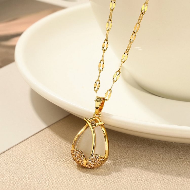 Gold Elegant Tulip Spring Style Pendant Necklace
