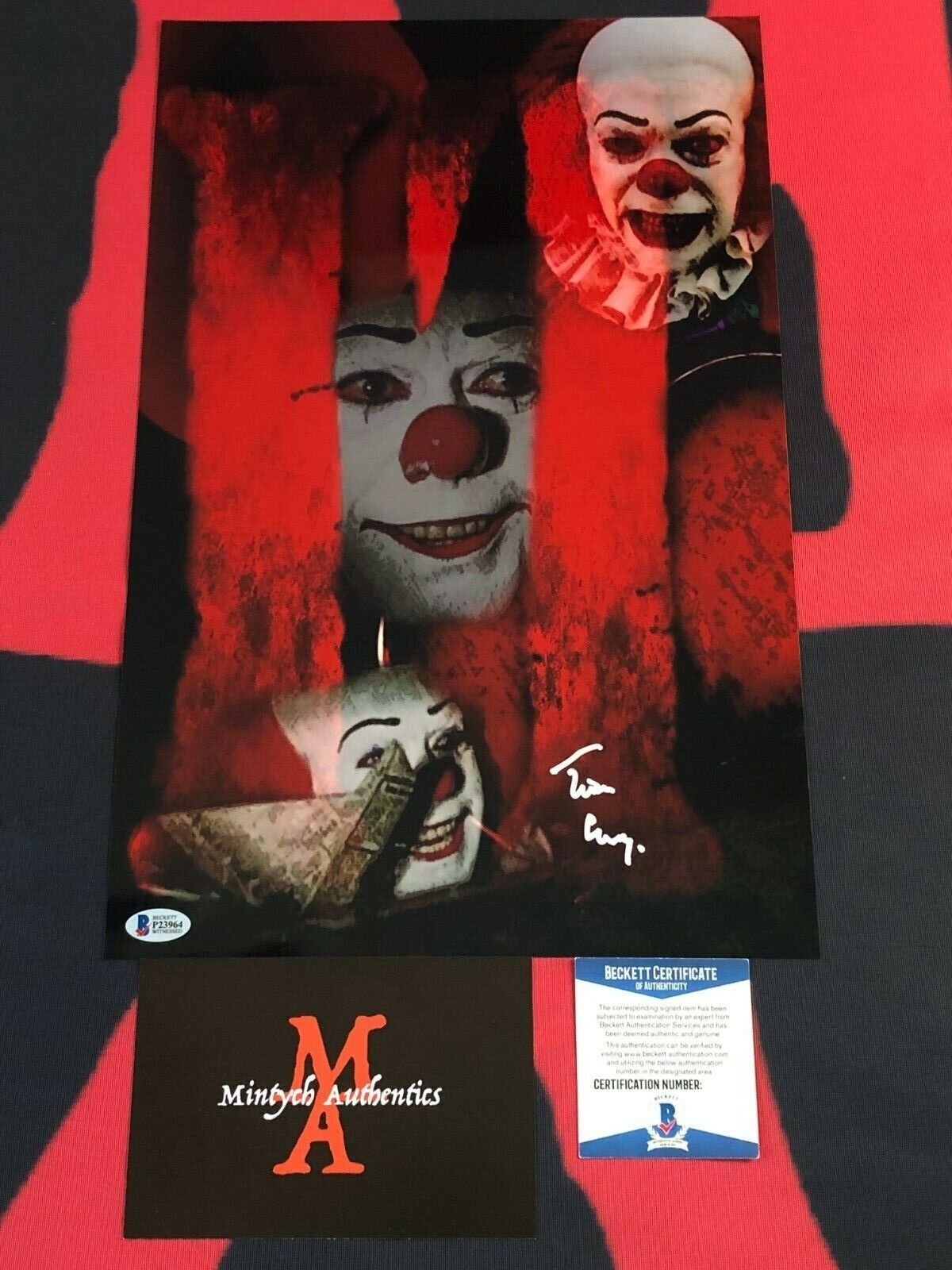 TIM CURRY AUTOGRAPHED SIGNED 11x17 Photo Poster painting! PENNYWISE! IT! HORROR! BECKETT COA!