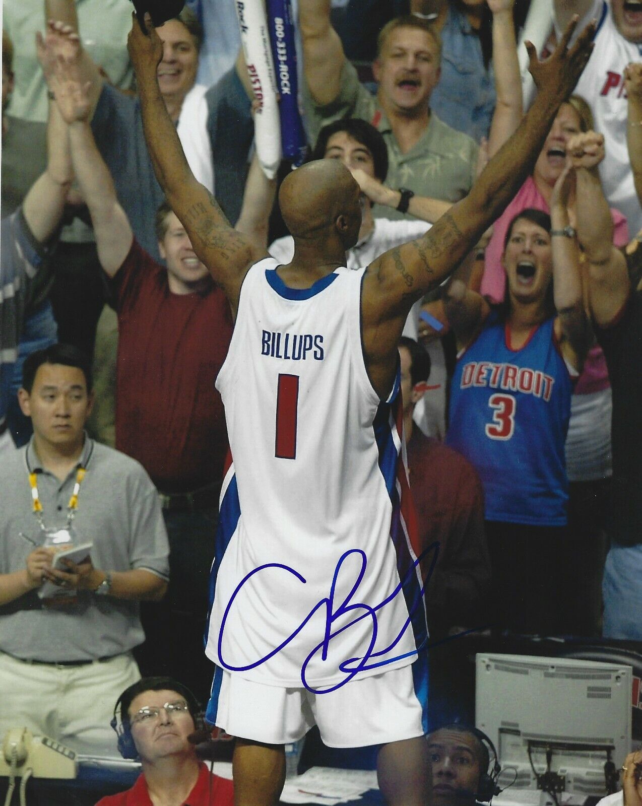 Autographed CHAUNCEY BILLUPS Detroit Pistons 8x10 Photo Poster painting - COA