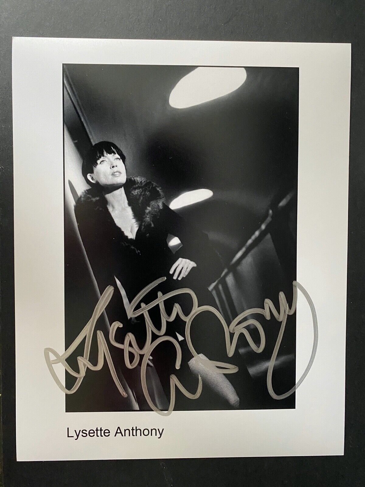 LYSETTE ANTHONY - POPULAR BRITISH ACTRESS - SUPERB SIGNED Photo Poster paintingGRAPH