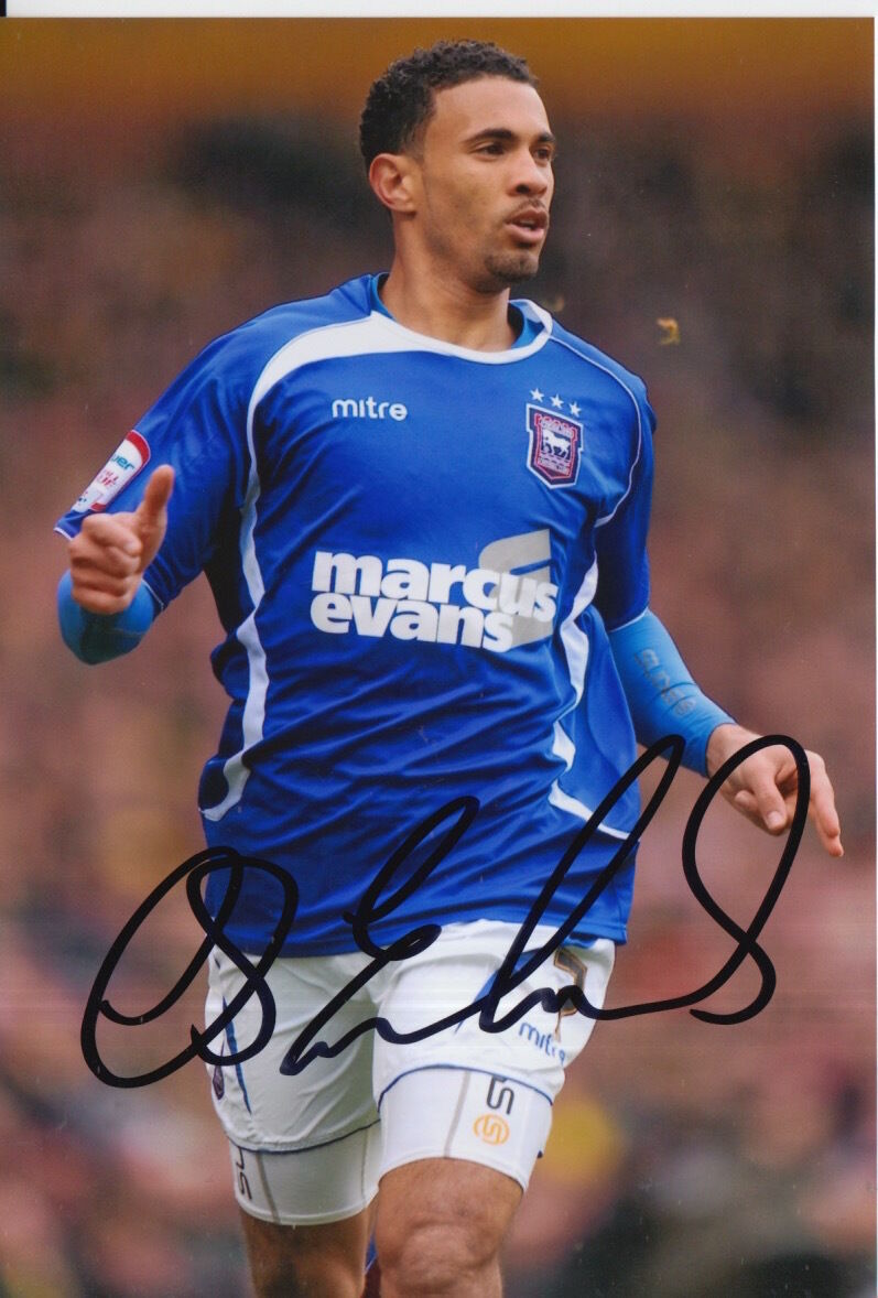 IPSWICH TOWN HAND SIGNED CARLOS EDWARDS 6X4 Photo Poster painting 12.