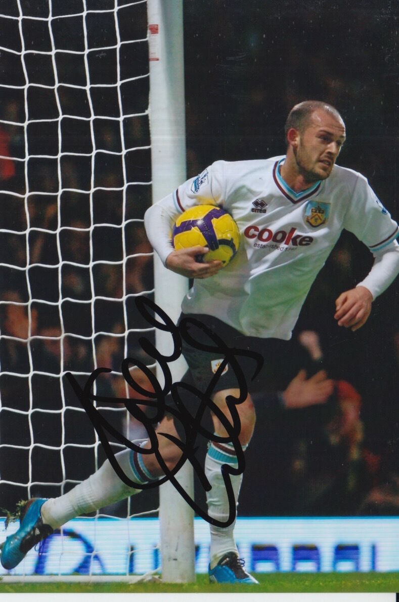 BURNLEY HAND SIGNED STEVEN FLETCHER 6X4 Photo Poster painting.