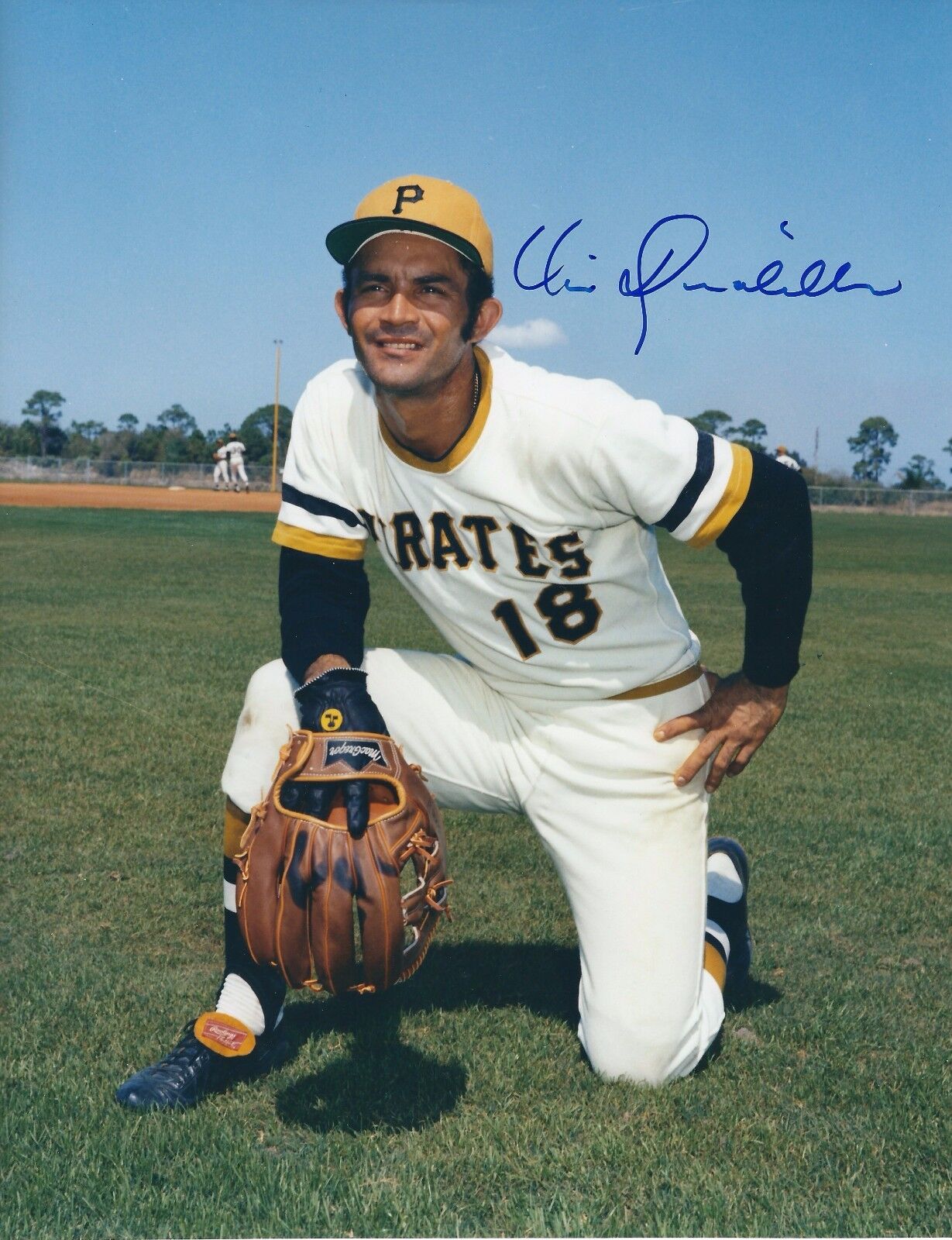 AUTOGRAPHED 8x10 VIC DAVALILLO Pittsburgh Pirates Photo Poster painting W/COA