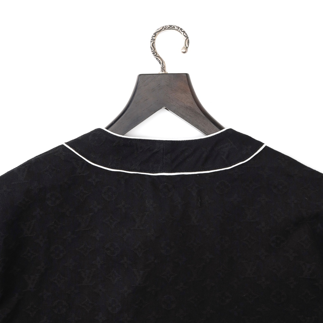 LV牛仔提花棒球服襯衫背面領口圖